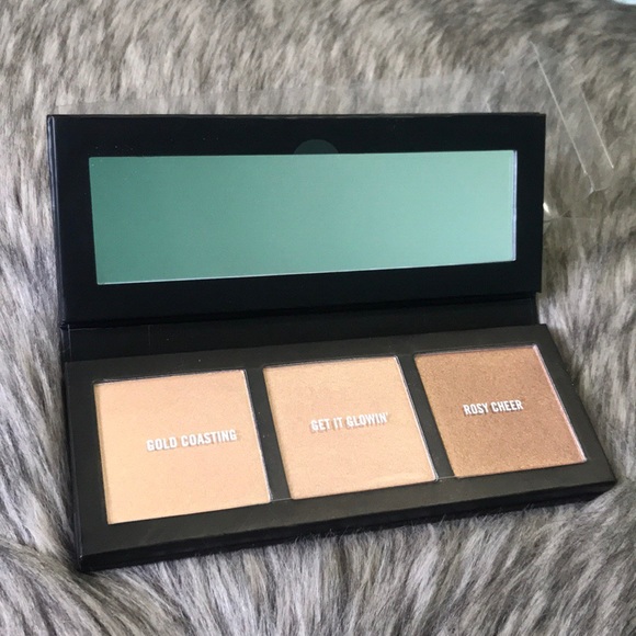 MAC Cosmetics Other - ✨MAC Hyper Real Glow Highlighter Palette